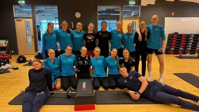 Styrkeøkt for jentene Styrkeøkt for jentene