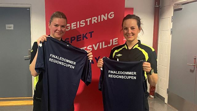 Ida Berger/Anette Fjeld (Halden Håndballforening), dømte finalen i J20 mellom Kråkerøy og Fredrikstad. Dommerutvikler: Glenn Johannessen Ida Berger/Anette Fjeld (Halden Håndballforening), dømte finalen i J20 mellom Kråkerøy og Fredrikstad. Dommerutvikler: Glenn Johannessen