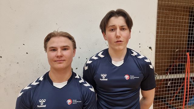 Daniel Rishaug Kjos/Kristoffer Midtbø Huber (Ski), dømte finalen i G14 mellom Bækkelaget og Asker. Dommerutvikler: Runar Skagseth Daniel Rishaug Kjos/Kristoffer Midtbø Huber (Ski), dømte finalen i G14 mellom Bækkelaget og Asker. Dommerutvikler: Runar Skagseth
