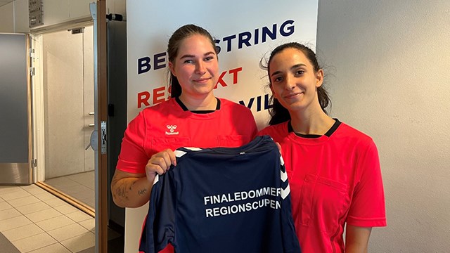 Aurona Selimi/Betine Nanette Michalsen (Lisleby/Østsiden), dømte finalen i J13 mellom Kolbotn 2 og Sinsen-Refstad. Dommerutvikler: Marte Louise Myrrusten-Huth