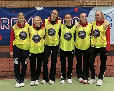 03 Instruktørne fra venstre - Signe, Laura, Heidi, Sanne, Maria og Maiken.JPG