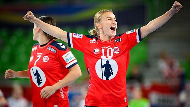 Norges kaptein Stine Bredal Oftedal er klar for et nytt mesterskap med Håndballjentene. Stine Bredal Oftedal jubler