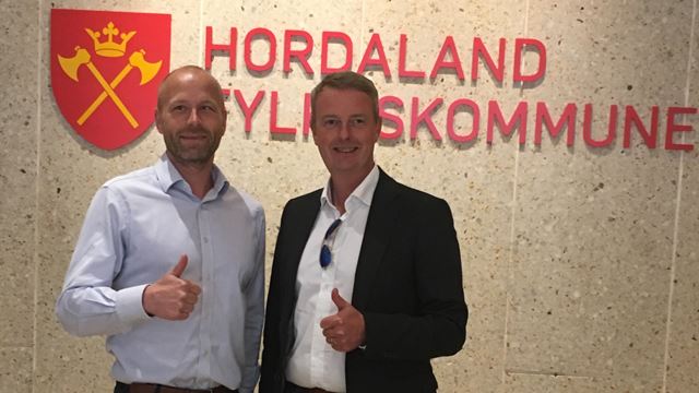 Trygve Johnsen og Terje Søviknes ifm. nyheten om tilskuddet. Sjømat i skolen 2019 640 x 360.jpg