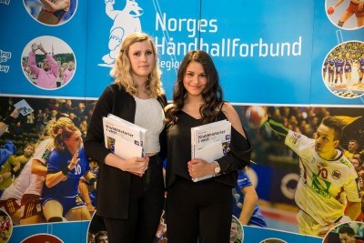 Katrine Koren og Veronica Essajee - Årets dommerpar 2015.jpg