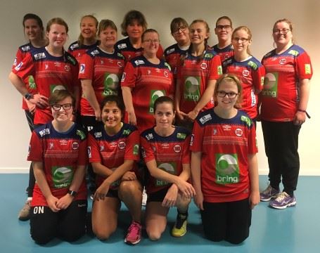 Foran fv.: Oda Ness, Ull/Kisa, Catarina Larsen, Larvik Turn, Anne Kristin Petersen, Strømsgodset, Anna Margrethe Enge Berg, Stjørdal HSL, Bak fv.: Emma Strand Ystad, Utleira (trukket seg), Sofie S. Nicolaisen, Utleira, Sigrid Steines Nordby, Nordstrand, Katrine Simonsen, Greipstad, Siri Rosseland, Lillestrøm, Britt Elin Sund, Larvik Turn, Ida K. Hansen, Greipstad, Anne Emilie Skauge, Fana, Anne Serina Haugland, Klepp, Maren Hilde Verlo, Førde og Stine Larsen, Vindbjart. Laget 3.jpg