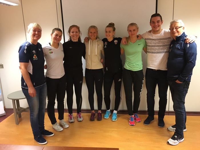 Fra venstre:Cecilie Leganger, Josefine Lien (Fana), Marie Davidsen (Tertnes),  Synna Lien (Fana), Sofie Ege Grønlund (Fyllingen), Mariell Cooper (TIF Viking), Kristjan Juricic (FyllingenBergen), Oddvar Bjørnestad Målvaktsteam.jpg